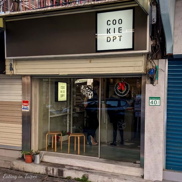 Cookie DPT is a beautifully presented cafe in an unassuming back alley just off Zhongxhiao east road near Zhongxiao dunhua mrt station