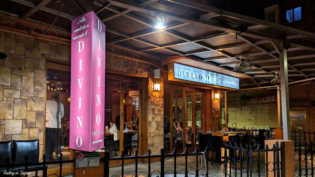 Divino Enoteca outside