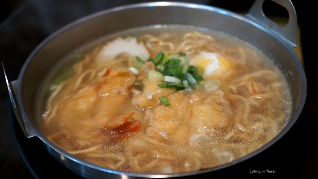 Minzu Tainan noodle shop Nabeyaki Yi noodles soup